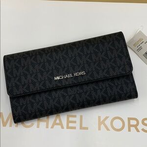 MICHAEL KORS JET SET TRAVEL LG TRIFOLD BLACK